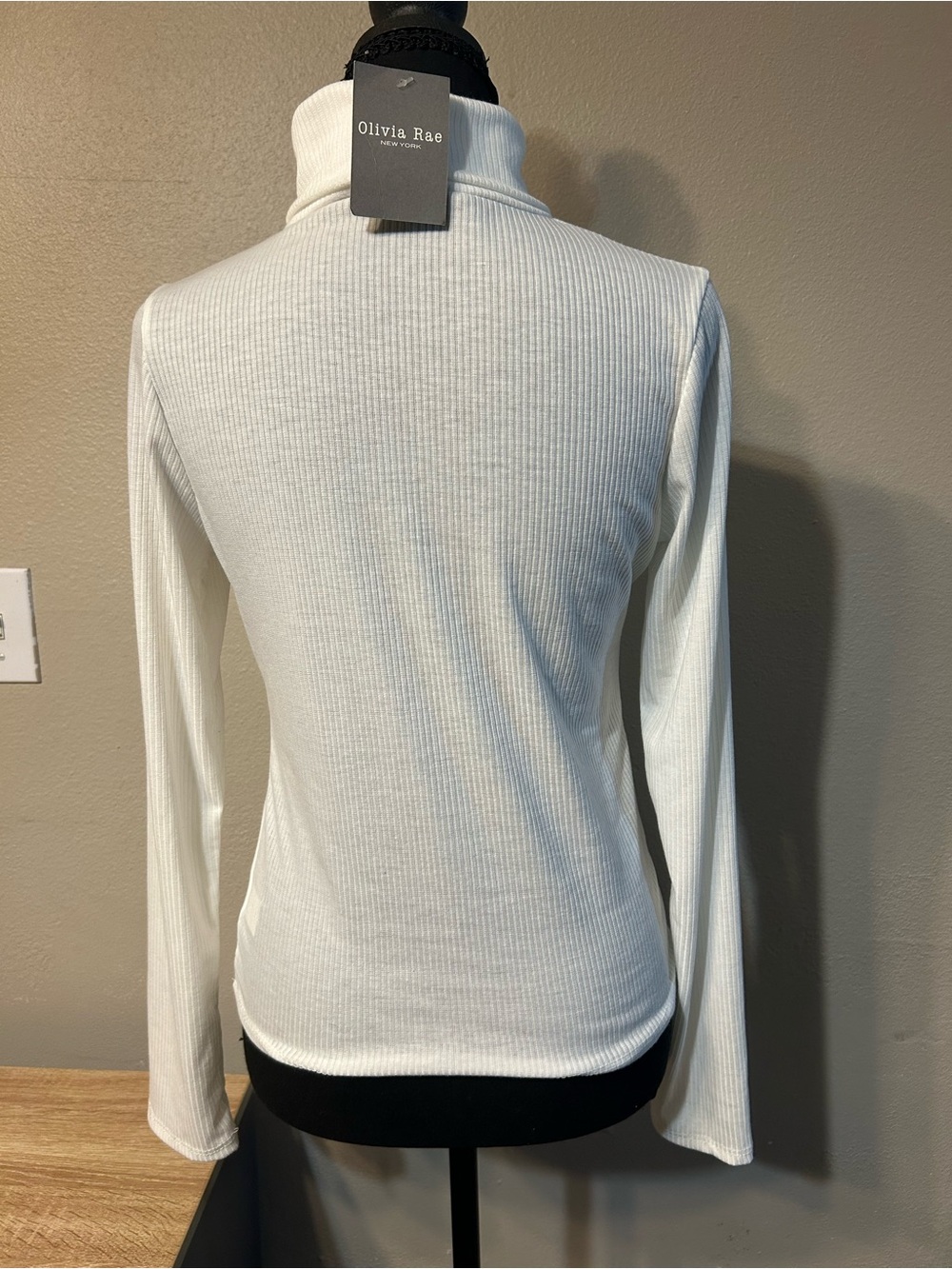Olivia Rae White Ribbed Turtleneck Long Sleeve Top - Picture 2 of 6